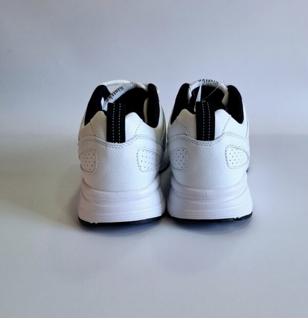 130568df-1ecb-43d1-beea-301a3b3bce2a Zapatillas deportivas blancas