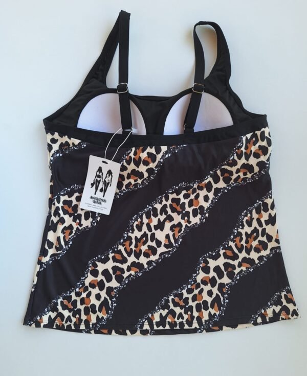 e5dc08b7-36a7-414b-92e0-5aecec79425d Traje de baño de dos piezas