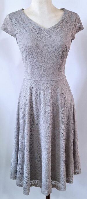 Vestido midi de encaje gris