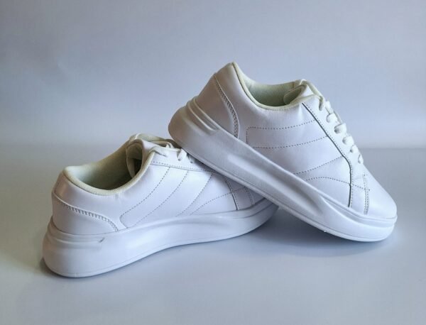 d841e34b-6b8d-48d8-90c3-de407a27a19f Zapatillas deportivas casuales y ligeras