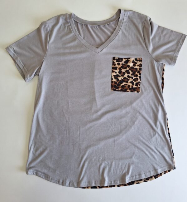 Camiseta con estampado de leopardo